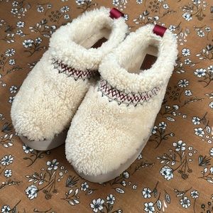 Sherpa Tazz Ugg / size 7 / only worn for a couple hours